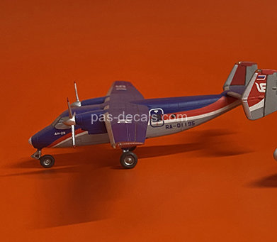 Собранная модель самолета Ан-28 1/144